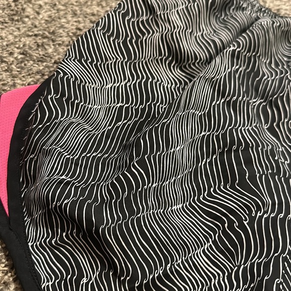 Nike running shorts - Picture 4 of 7